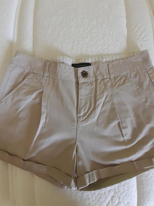 Short Atmosphere Maat 38., Kleding | Dames, Broeken en Pantalons, Zo goed als nieuw, Maat 38/40 (M), Beige, Kort, Ophalen of Verzenden