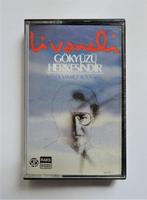 Zülfü Livaneli – Gökyüzü Herkesindir (Turkse muziek), Cd's en Dvd's, Cassettebandjes, Ophalen of Verzenden, Origineel, Wereldmuziek