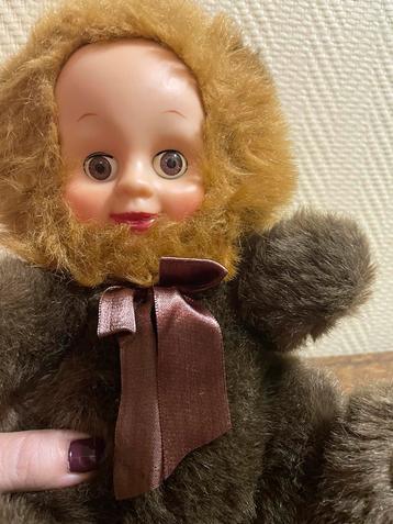 Vintage popje beschikbaar voor biedingen