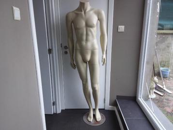 Mannequin zonder hoofd  beschikbaar voor biedingen