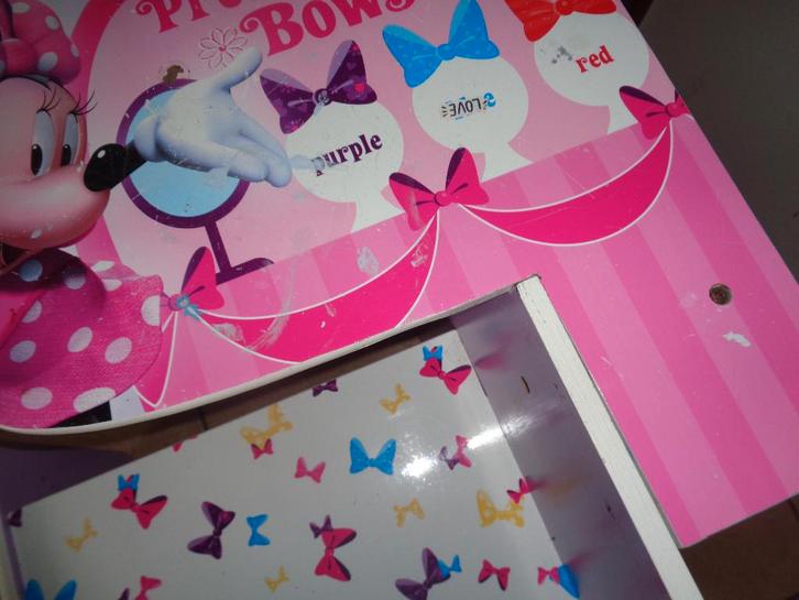 Table de jeu ou pour manger Disney 50 x 55 x 60 cm, Enfants & Bébés, Chambre d'enfant | Tables & Chaises, Comme neuf, Table(s) et Chaise(s)