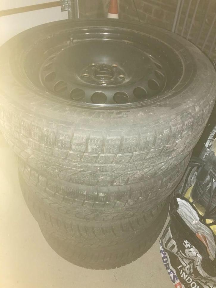 Jantes et pneus hiver origine volkswagen, Auto-onderdelen, Banden en Velgen, Band(en), Winterbanden, Ophalen