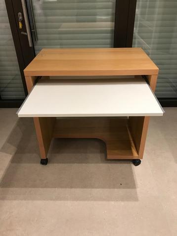 Kinder bureau  beschikbaar voor biedingen