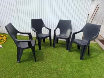 Tuinstoelen beschikbaar voor biedingen