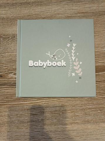 Mijn eerste babyboek beschikbaar voor biedingen