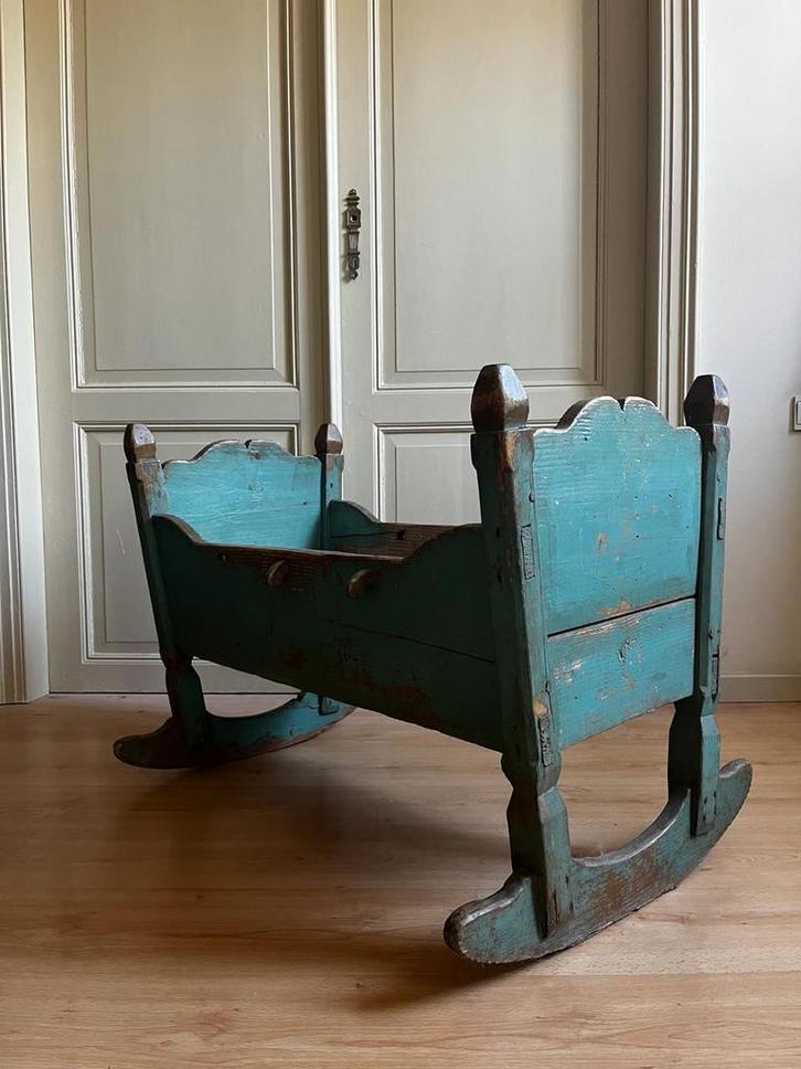 Zeer oude kinder wieg…ook als DECORATIE ., Antiek en Kunst, Curiosa en Brocante, Ophalen
