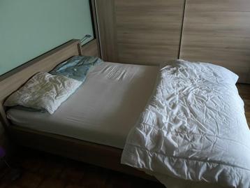 Bed met matras 200 x 140 beschikbaar voor biedingen