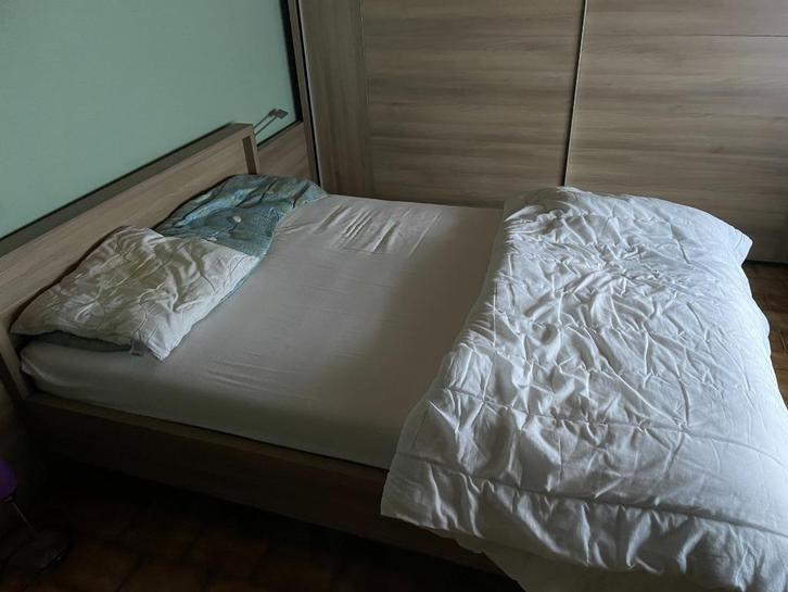 Bed met matras 200 x 140, Huis en Inrichting, Slaapkamer | Bedden, Gebruikt, Tweepersoons, 140 cm, 200 cm, Hout, Beige, Ophalen