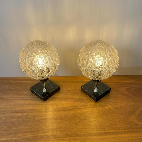 Set nachtlampjes, bol op marmeren voet, Huis en Inrichting, Lampen | Tafellampen, Gebruikt, Minder dan 50 cm, Glas, Overige materialen