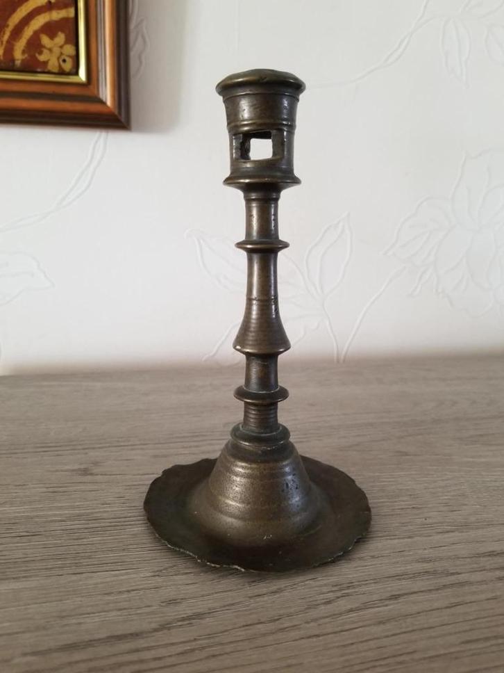 15e-eeuwse kandelaar (6), Antiek en Kunst, Antiek | Kandelaars, Koper of Brons, Ophalen of Verzenden