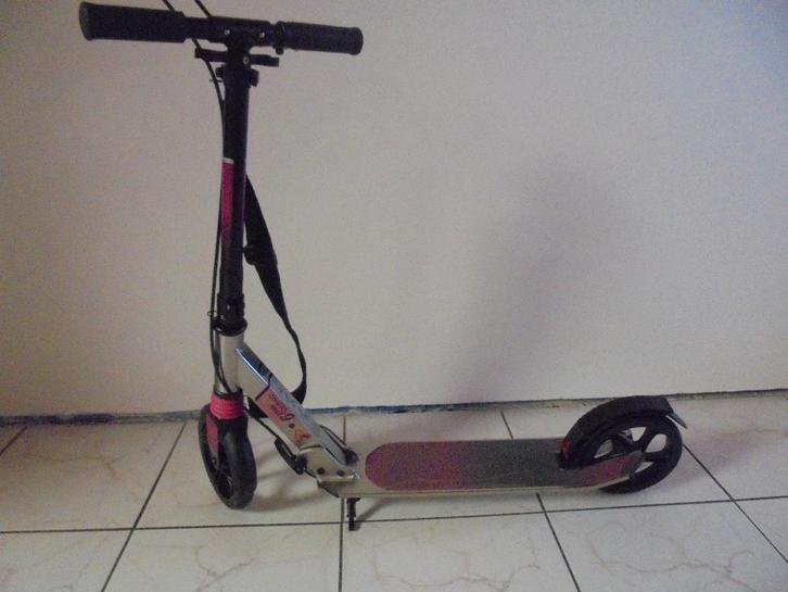 Step Roze, Fietsen en Brommers, Steps, Zo goed als nieuw, Gewone step, Ophalen of Verzenden