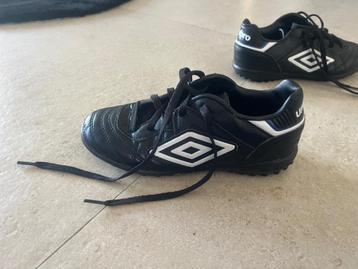 Zaalvoetbal schoenen Umbro beschikbaar voor biedingen