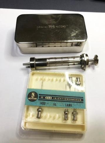 Seringues d'injection médicale 2 pièces + set vintage 👀🕵️‍