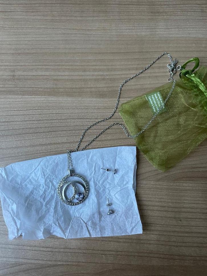 Juwelensetje, Handtassen en Accessoires, Kettingen, Nieuw, Overige materialen, Zilver, Met hanger, Met strass, Verstelbaar, Ophalen