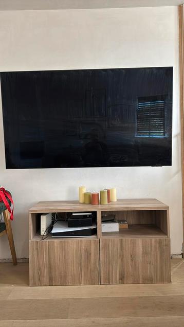 Houten televisiemeubel beschikbaar voor biedingen