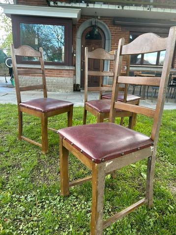 Ensemble de 4 chaises en bois et assise en cuir