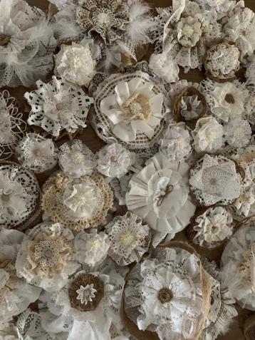 trouwdecoratie - gehaakte bloemen beschikbaar voor biedingen