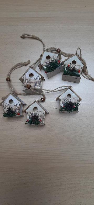 Huisjes kerstboom beschikbaar voor biedingen