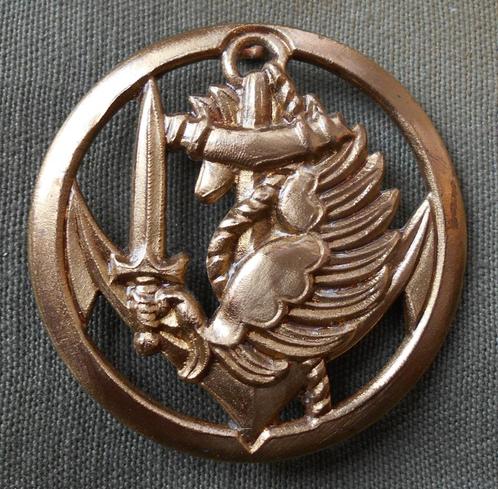 FRANCE / PARA / insigne de béret R.P.I.M.A. ( 2em modèle ), Verzamelen, Militaria | Algemeen, Marine, Embleem of Badge, Verzenden