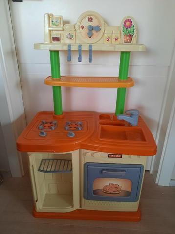 Speelgoed keukentje + toebehoren beschikbaar voor biedingen