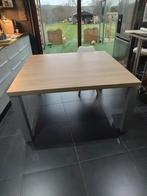 Table de salle à manger carrée très bon état 140 ,*140 pieds, Enlèvement, Comme neuf