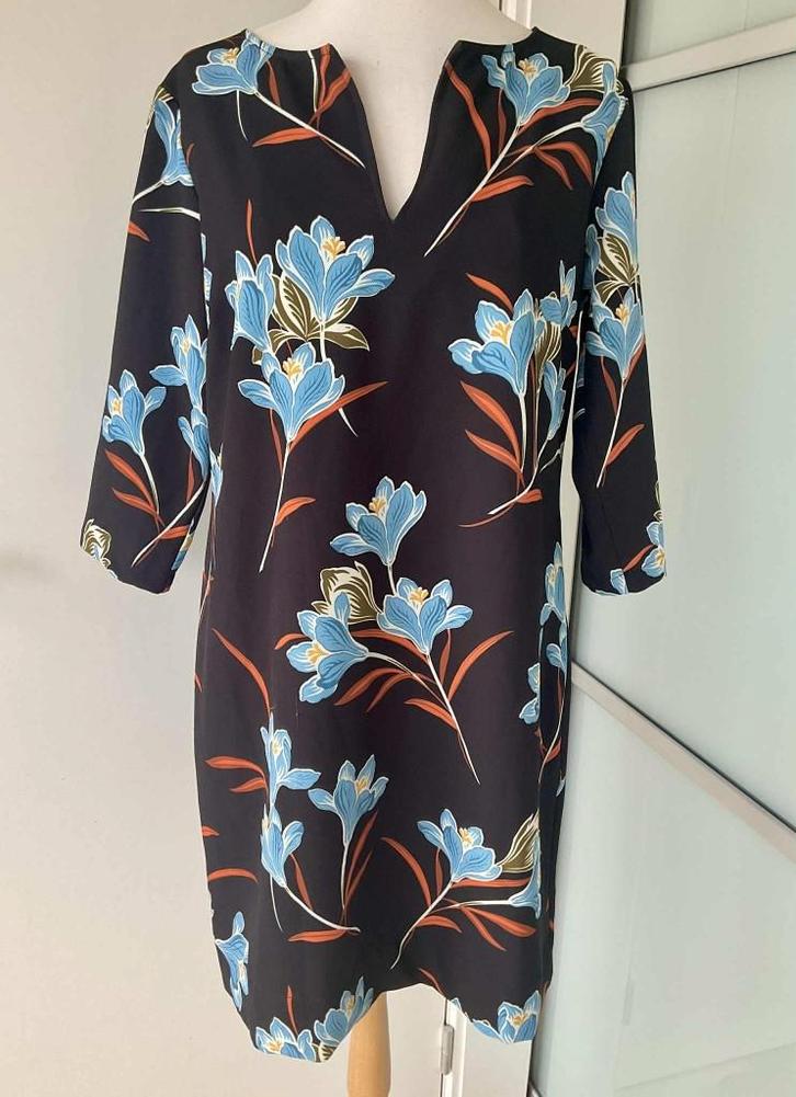 Robe L Nathalie Vleeshouwer en parfait état, Vêtements | Femmes, Robes, Comme neuf, Taille 42/44 (L), Bleu, Longueur genou, Enlèvement ou Envoi