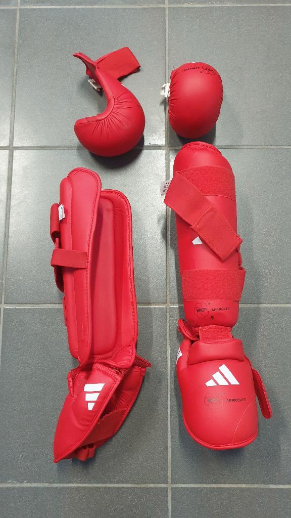 Karate been- en handbeschermers rood Merk Adidas, Sport en Fitness, Vechtsporten en Zelfverdediging, Zo goed als nieuw, Karate