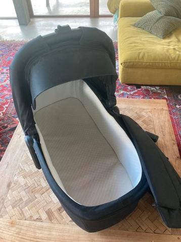 Thule sleek kinderwagen met reiswieg beschikbaar voor biedingen