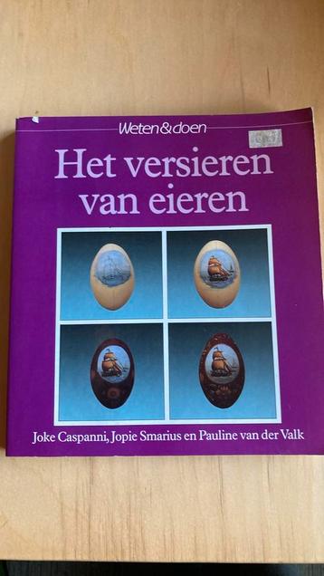 Het versieren van eieren beschikbaar voor biedingen
