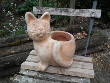 Vorstbestendige bloempot (kat) H:28/ L:22/ B:17 cm beschikbaar voor biedingen