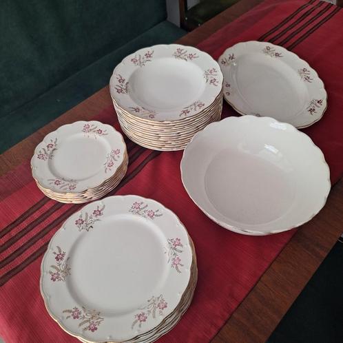 Service royal boch en porcelaine, fleuries, Antiek en Kunst, Antiek | Servies compleet, Ophalen of Verzenden