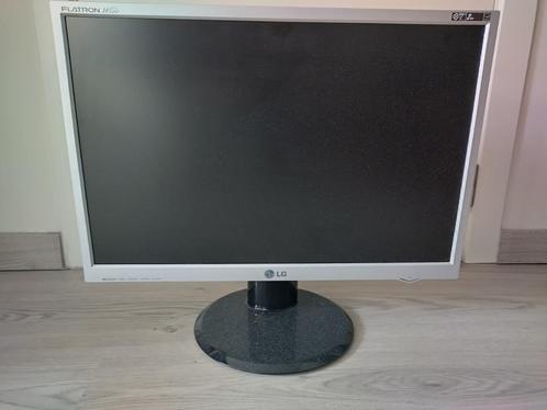 Computerscherm LG L226WTQ-SF (Flatron), Computers en Software, Monitoren, Gebruikt, 61 t/m 100 Hz, VGA, Ophalen