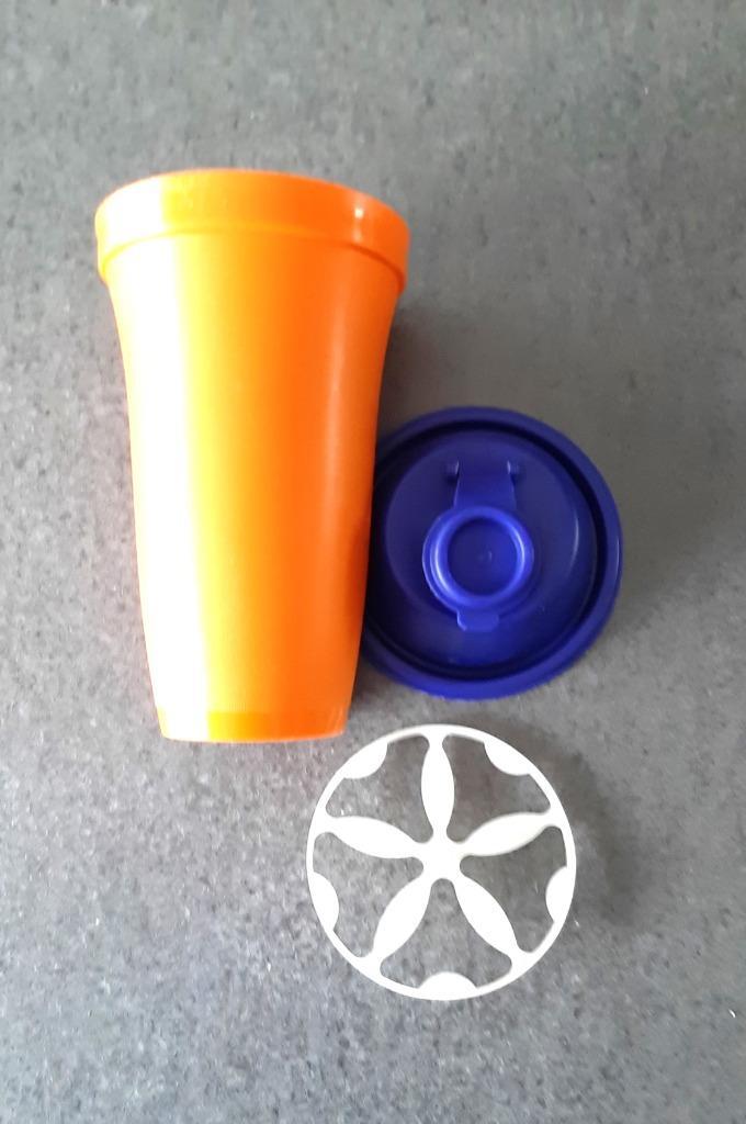 Te koop: Handige shaker van Tupperware., Huis en Inrichting, Keuken | Tupperware, Zo goed als nieuw, Beker of Kan, Oranje, Ophalen