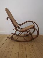 Houten schommelstoel en gecanneleerde schommelstoel, Huis en Inrichting, Gebruikt, 100 tot 125 cm, Rocking chair, Ophalen of Verzenden