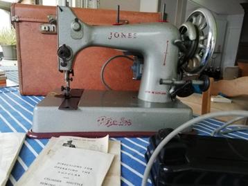 Antieke naaimachine Jones met handleiding beschikbaar voor biedingen