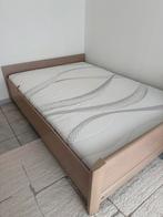 Bed+ matras+kleine kaast+ nacht kastjes, Huis en Inrichting, Ophalen, Gebruikt, Beige, Tweepersoons