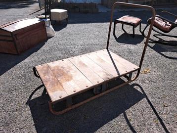 Industriële plateau kar vintage. beschikbaar voor biedingen