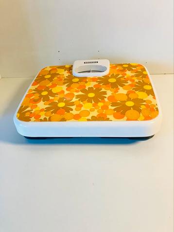 FUNKY VINTAGE 70’s FLOWER WEEGSCHAAL (Zie Beschrijving) beschikbaar voor biedingen