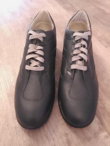 Chaussure homme pointure 46 Neuve disponible aux enchères