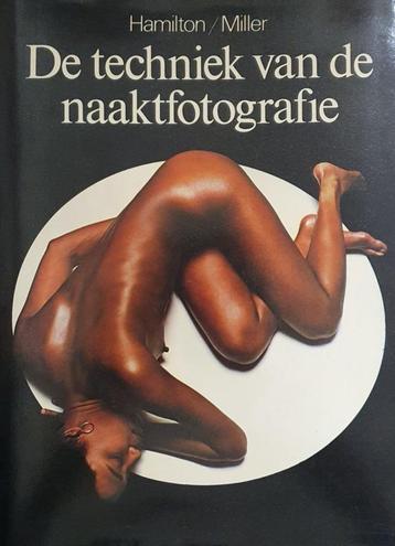 De techniek van de naaktfotografie  beschikbaar voor biedingen