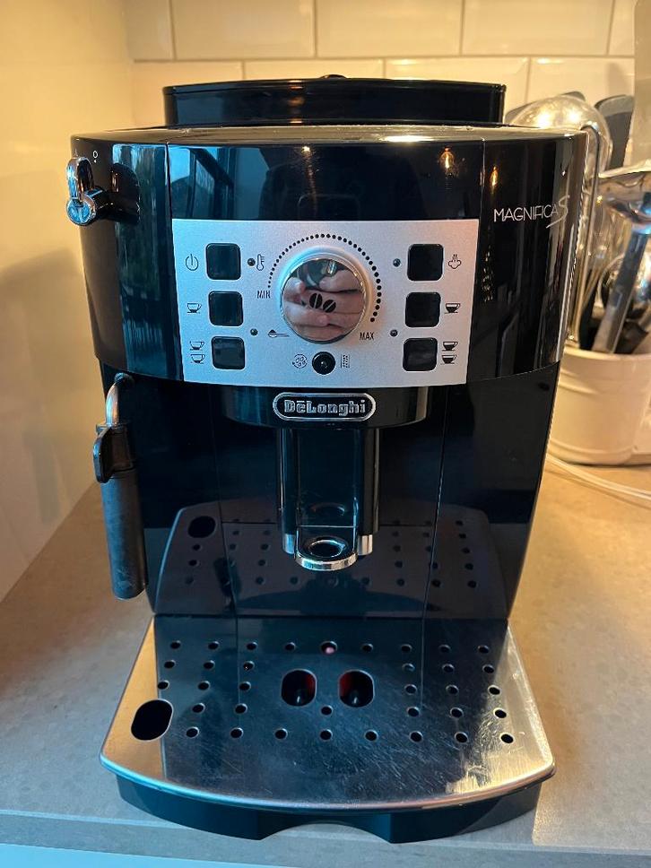 Volautomatische espressomachine DeLonghi, Electroménager, Cafetières, Comme neuf, Café moulu, Café en grains, Machine à espresso