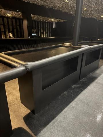 Table haute beschikbaar voor biedingen