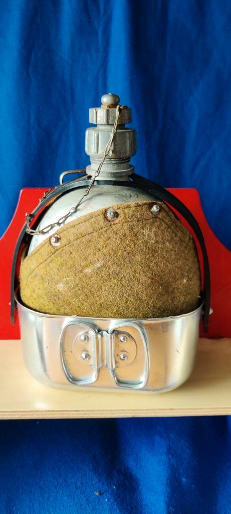 Veldfles met gamel (vintage), Caravans en Kamperen, Kampeeraccessoires, Gebruikt, Ophalen of Verzenden