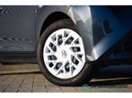 Toyota Aygo 5 DEURS / CAMERA /  CARPLAY &, Auto's, Toyota, Te koop, Zilver of Grijs, 72 pk, Stadsauto