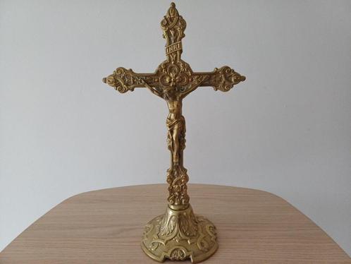 Crucifix of altaarstuk in messing, XIXde eeuws, Antiek en Kunst, Antiek | Religieuze voorwerpen, Ophalen of Verzenden