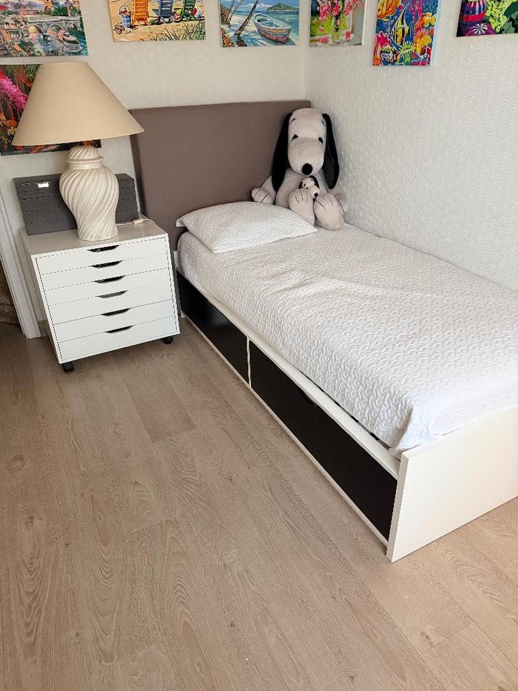 Ikea Bed Flaxa Frame + Matras Hovag 90x200 + Hoofdeinde, Huis en Inrichting, Slaapkamer | Bedden, Zo goed als nieuw, Eenpersoons