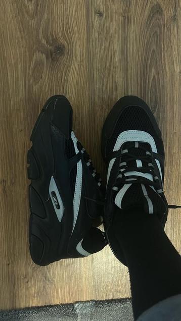 Dior b22 zwart wit beschikbaar voor biedingen