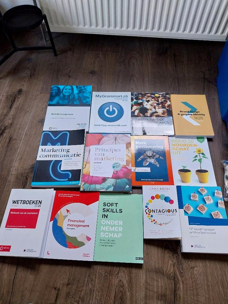 Cursussen UCLL Bedrijfsmanagement/ PBA Marketing (UCLL), Boeken, Studieboeken en Cursussen, Zo goed als nieuw, Hogeschool, Alpha