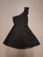 Robe en dentelle Guess à épaules dénudées XS noire, Vêtements | Femmes, Neuf, Guess, Enlèvement ou Envoi, Robe de cocktail