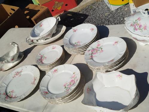 ANTIEKE DINERSET VAN DUITS PORSELEIN, Antiek en Kunst, Antiek | Servies compleet, Verzenden